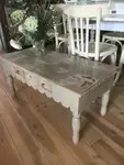 Table basse en bois patinée