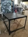 Table en acier perforé