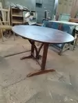 Table ovale pliante