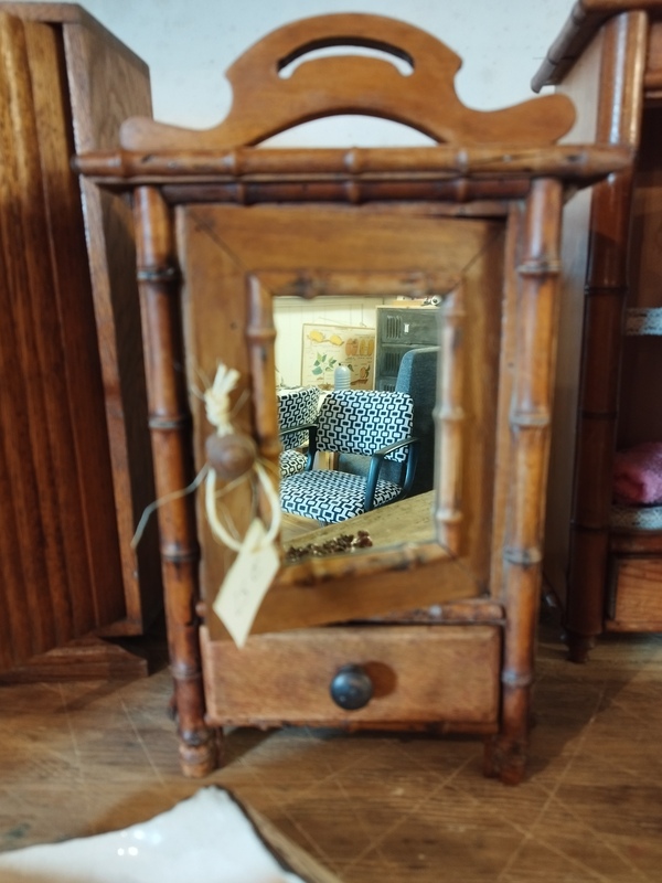  Mobilier de poupée ancien