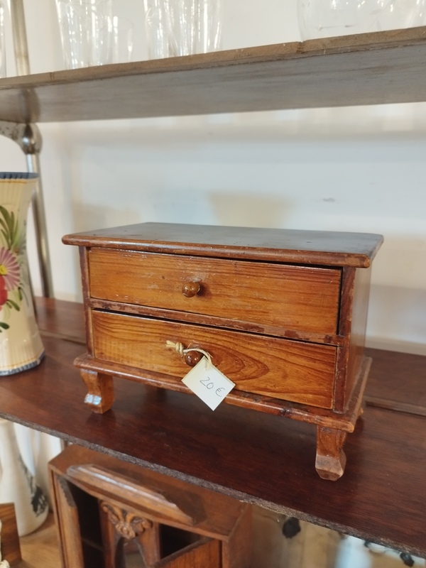  Mobilier de poupée ancien