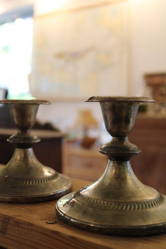 Paire de bougeoirs anciens