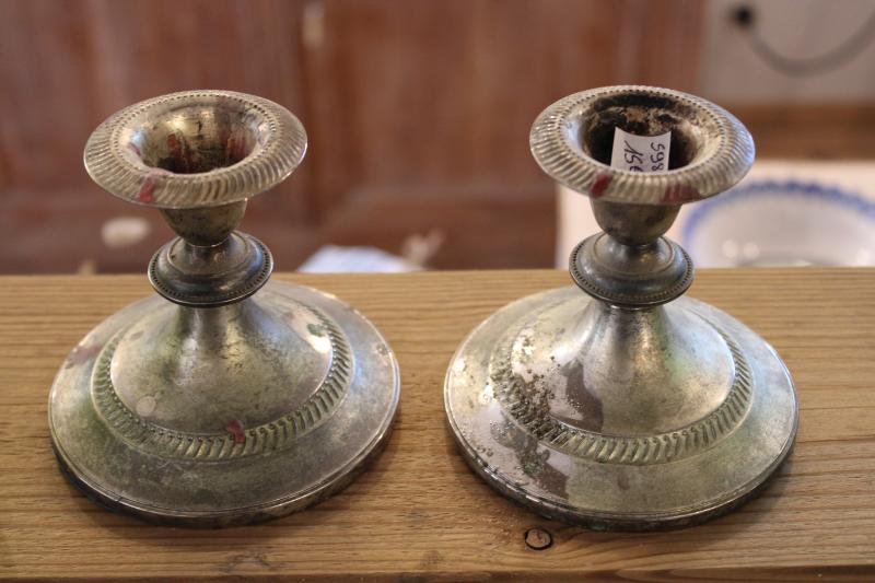 Paire de bougeoirs anciens