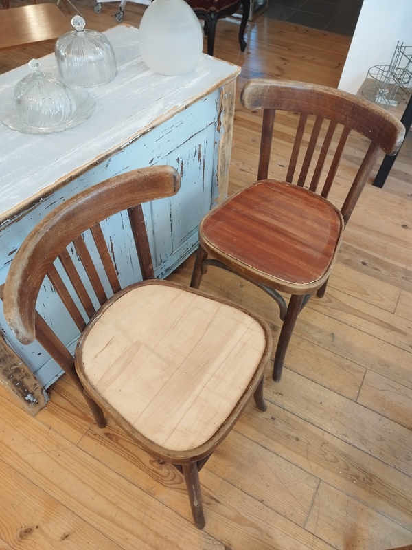 Paire de chaises en bois bistro