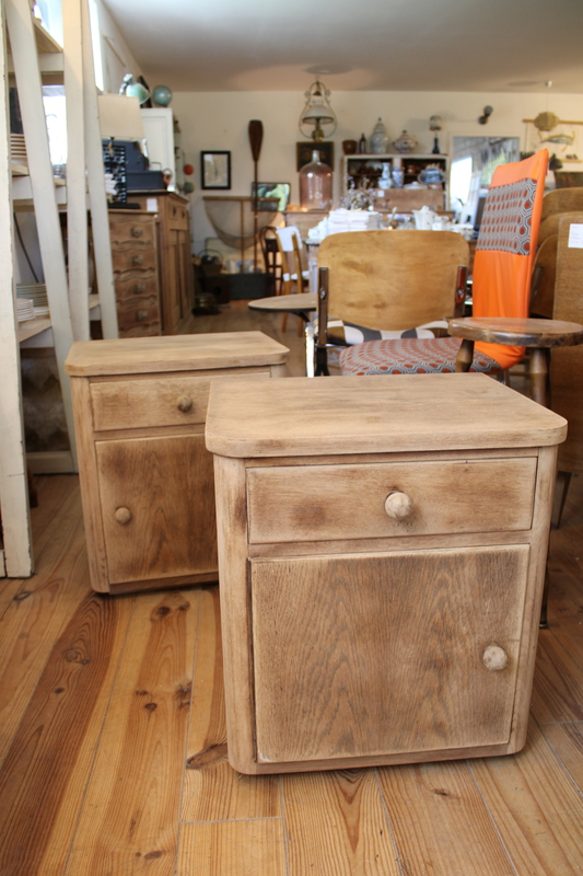 Paire de tables de chevet 1960