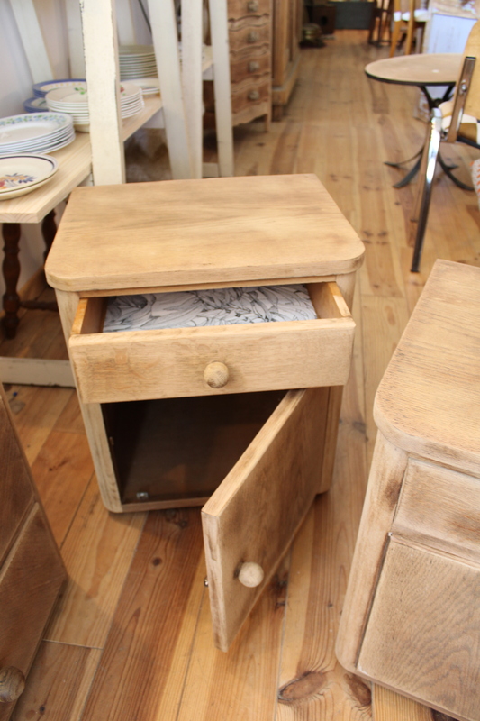 Paire de tables de chevet 1960