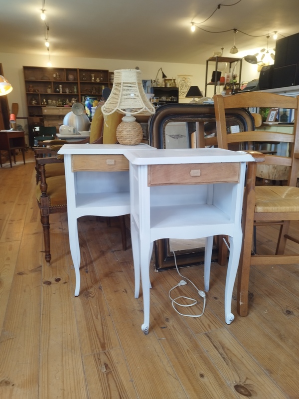 Paire de tables de chevet 