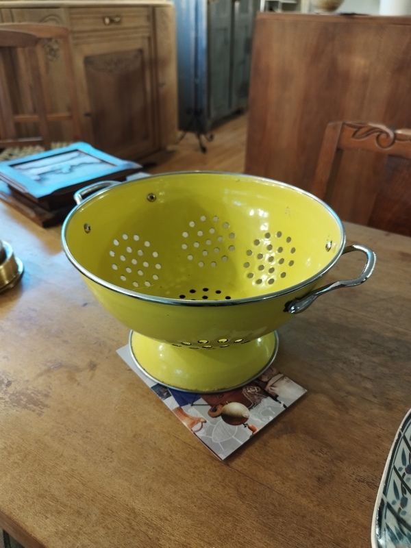 Passoire vintage émaillée 