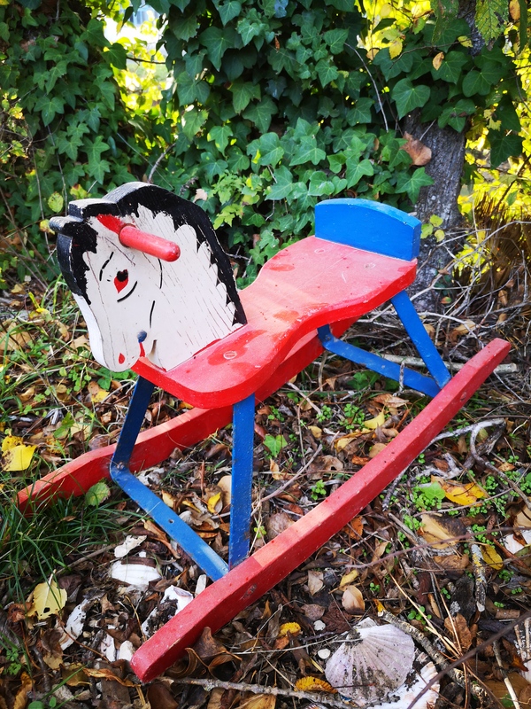 Petit cheval à bascule