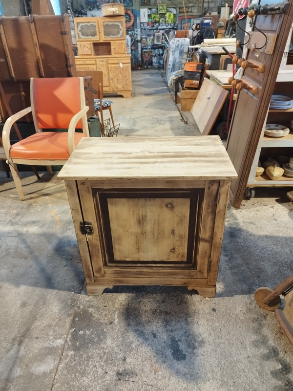 Petit meuble ancien XXe. 