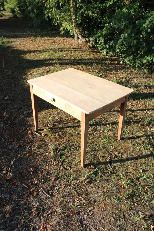 Petite table en bois XXe
