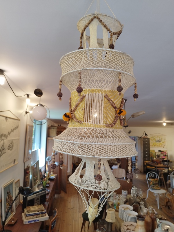 Plafonnier au crochet 70's
