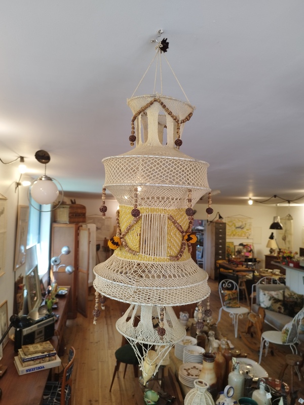 Plafonnier au crochet 70's