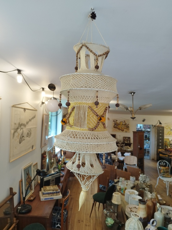 Plafonnier au crochet 70's
