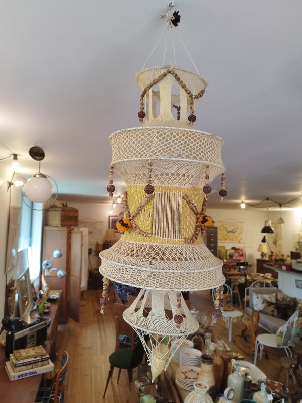 Plafonnier au crochet 70's