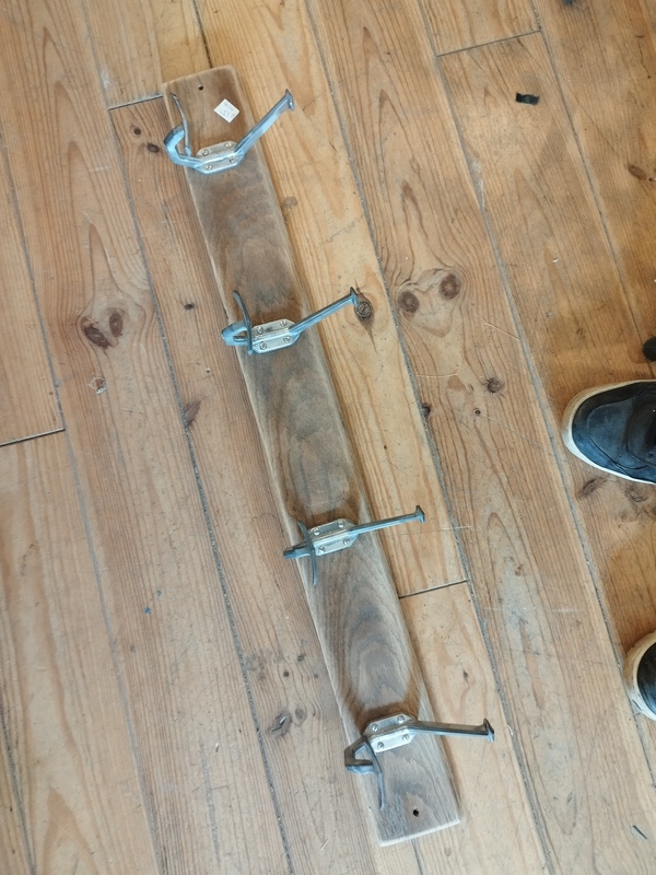 Porte manteaux école 