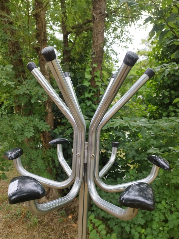 Porte manteaux perroquet 