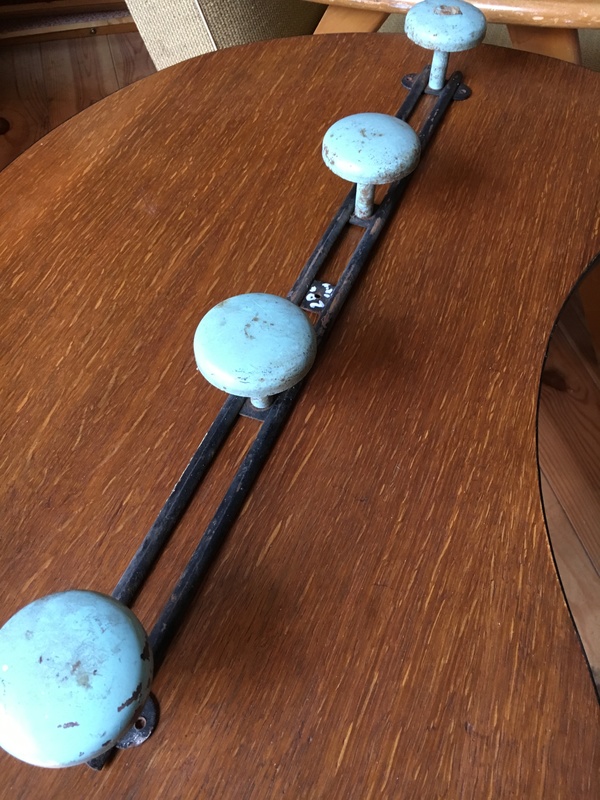 Porte manteaux quatre patères