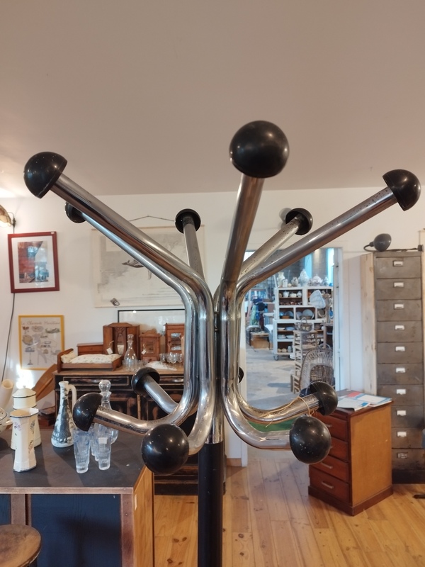 Porte manteaux space age 