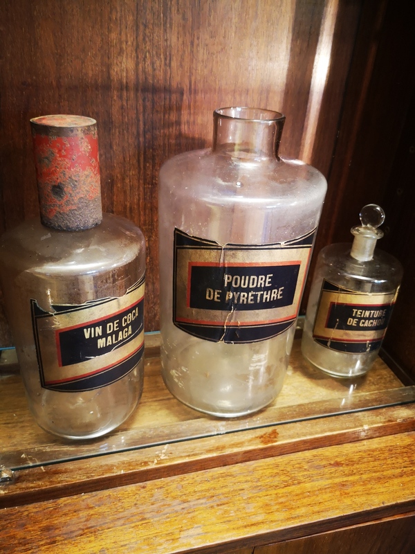 Pots pharmacie 1900