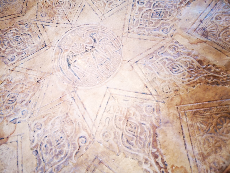 Poufs en cuir années 70