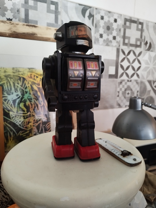 Robot moon explorer 1979