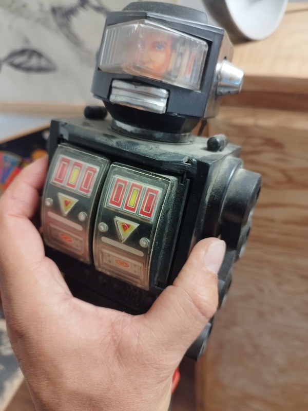 Robot moon explorer 1979