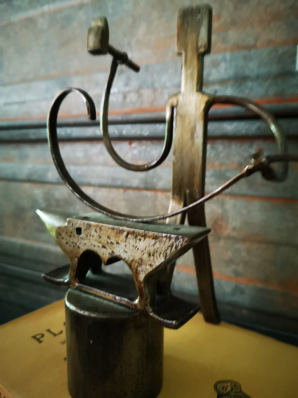 Sculpture auto portrait de forgeron