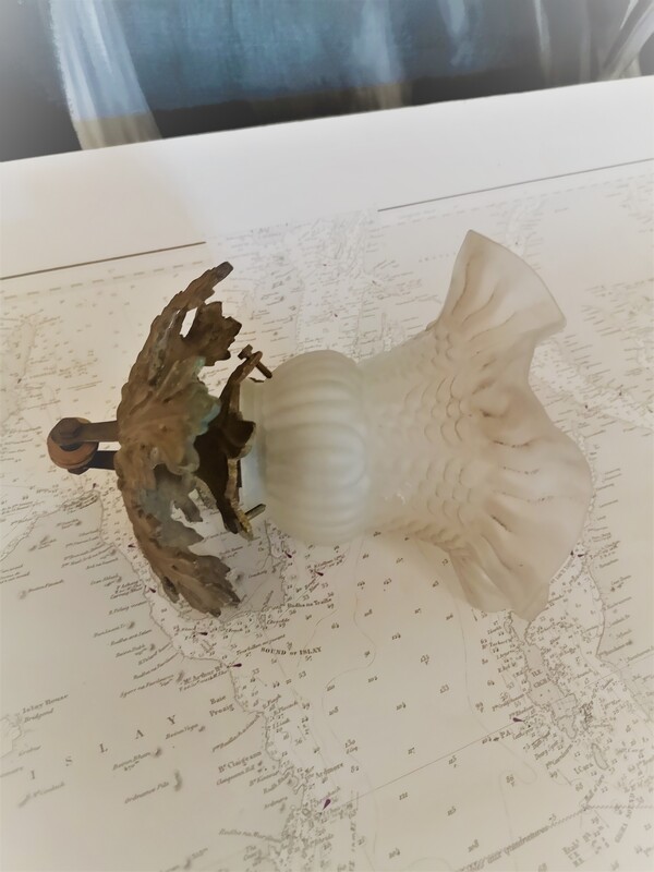 Suspension en bronze et verre