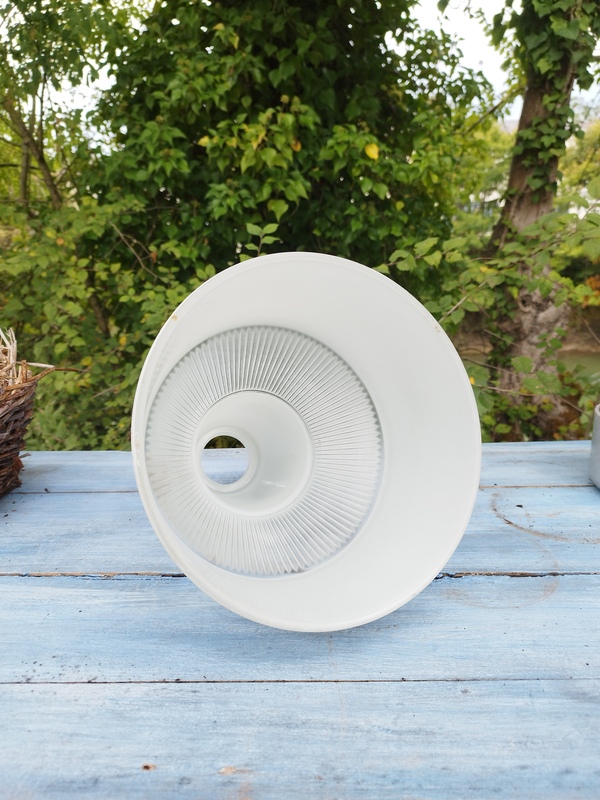 Suspension holophane et opaline