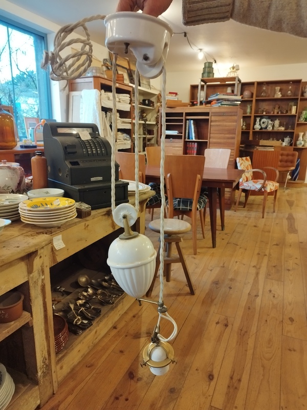 Suspension monte et baisse en porcelaine blanche et laiton 