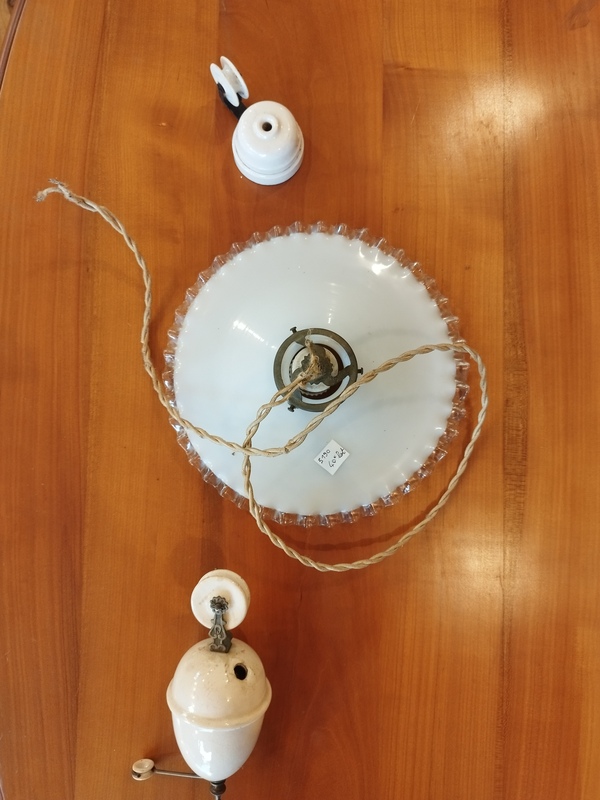 Suspension monte et baisse opaline