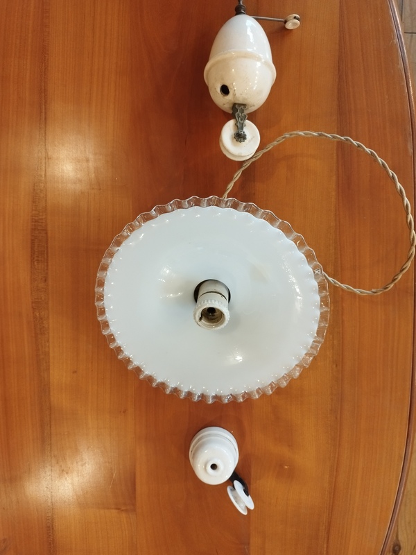 Suspension monte et baisse opaline