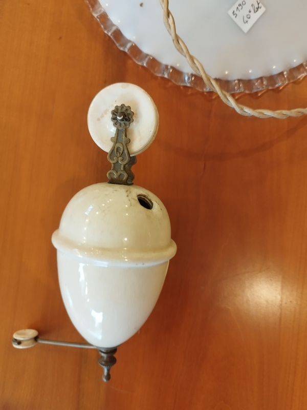 Suspension monte et baisse opaline