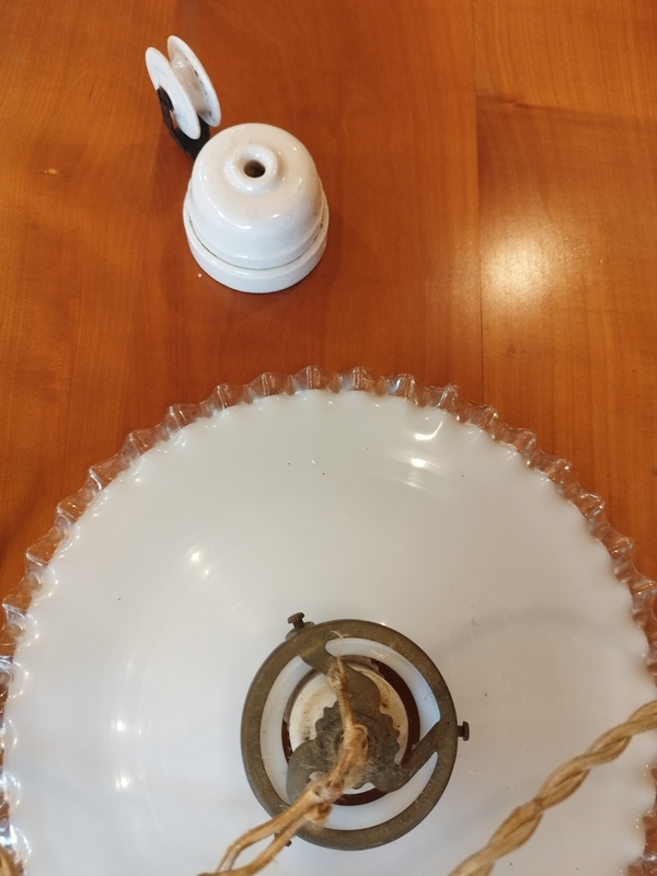 Suspension monte et baisse opaline