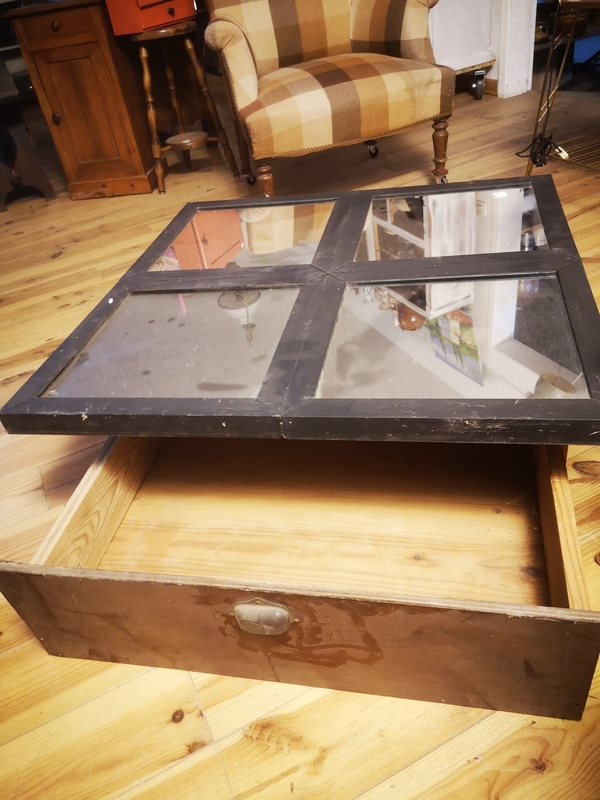 table basse industrielle miroir verrière