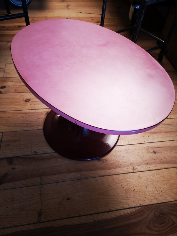 Table basse vintage pied tulipe