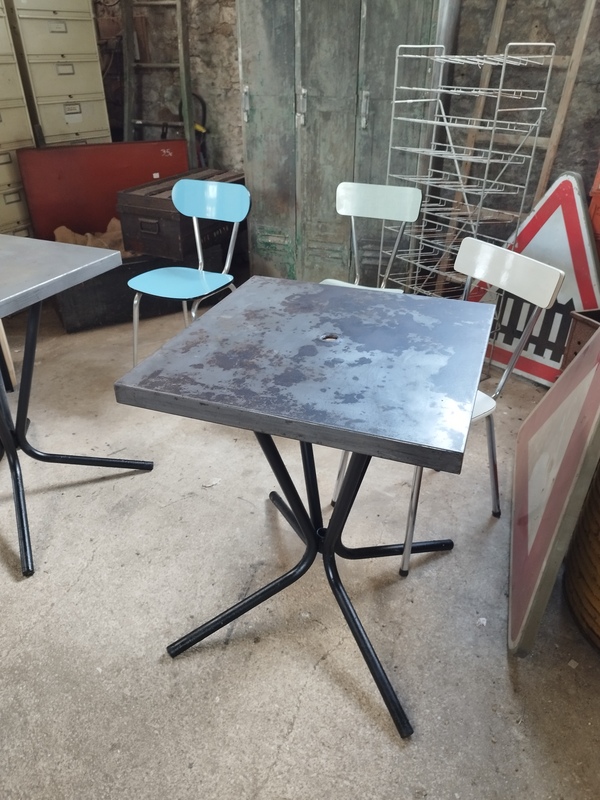Table bistro carré Tolix décapée cirée  