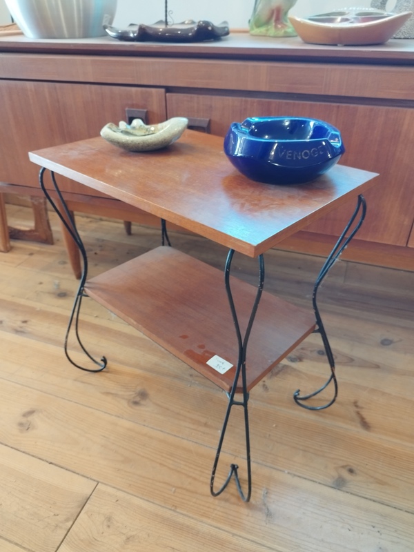 Table d'appoint années 60 
