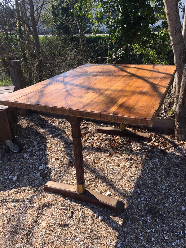 Table de bistro pieds bois et laiton