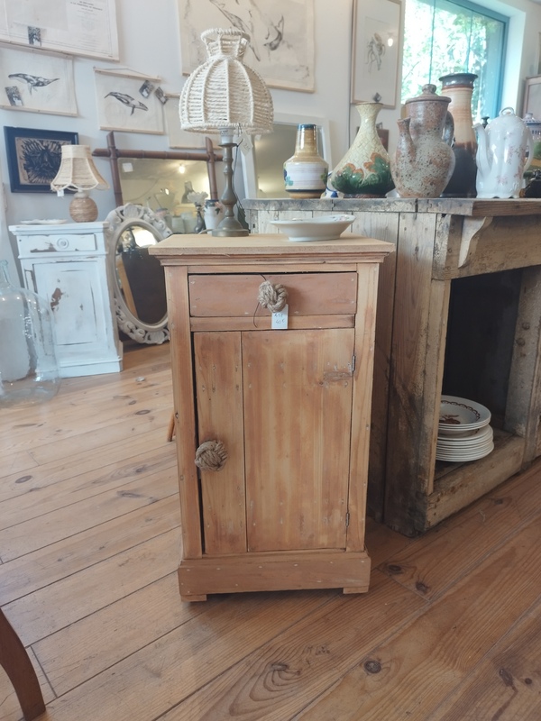 Table de chevet