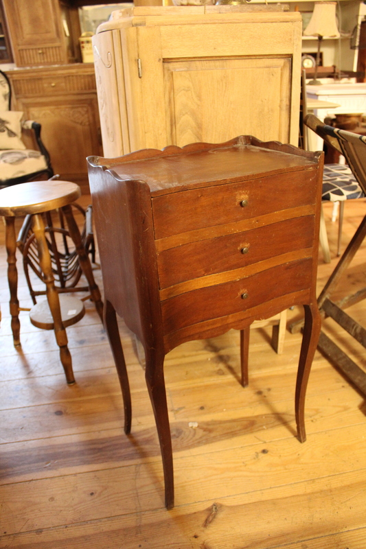 Table de chevet style Louis XV