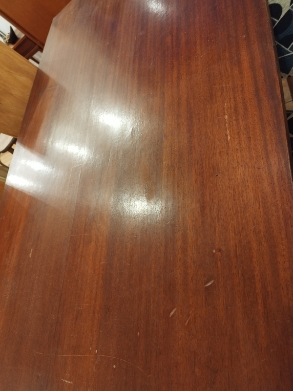 Table design XXe pieds compas