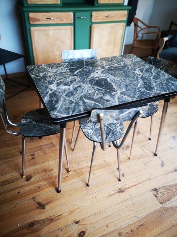 Table et chaises formica marbre 