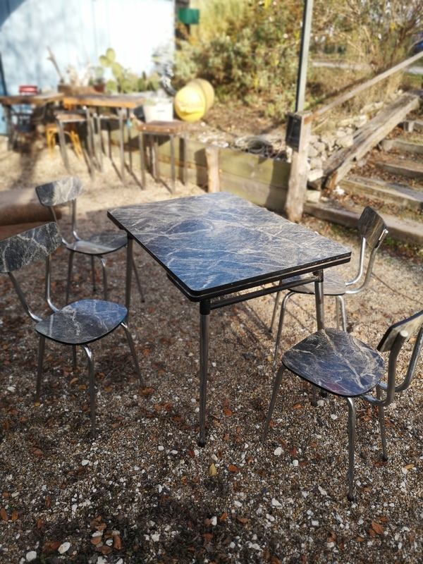 Table et chaises formica marbre 