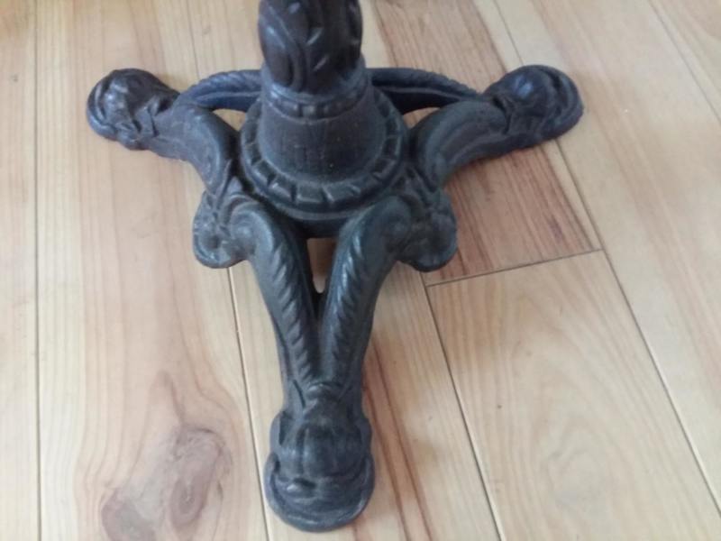 Table pied bistro et panneau émaillé