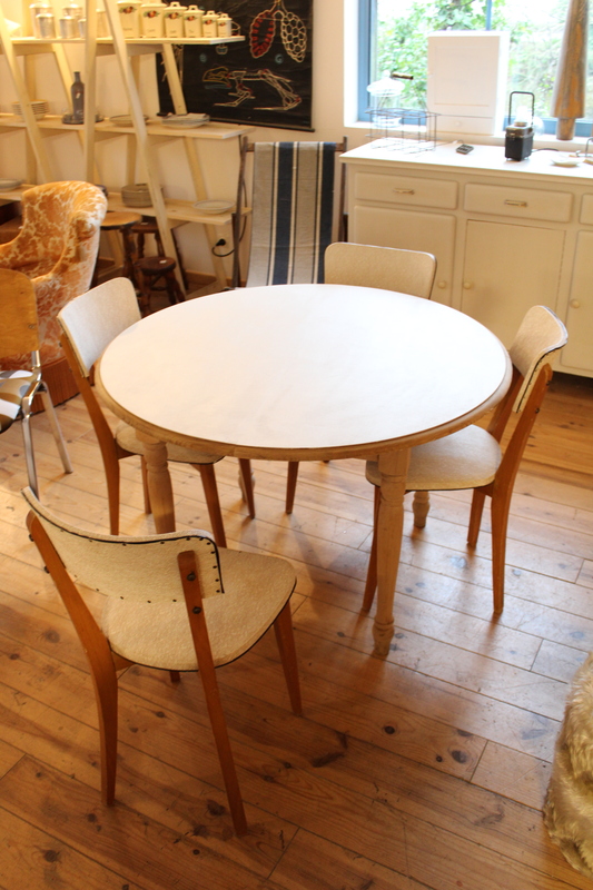 Table ronde en bois massif 