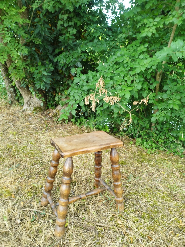 Tabouret en bois tourné