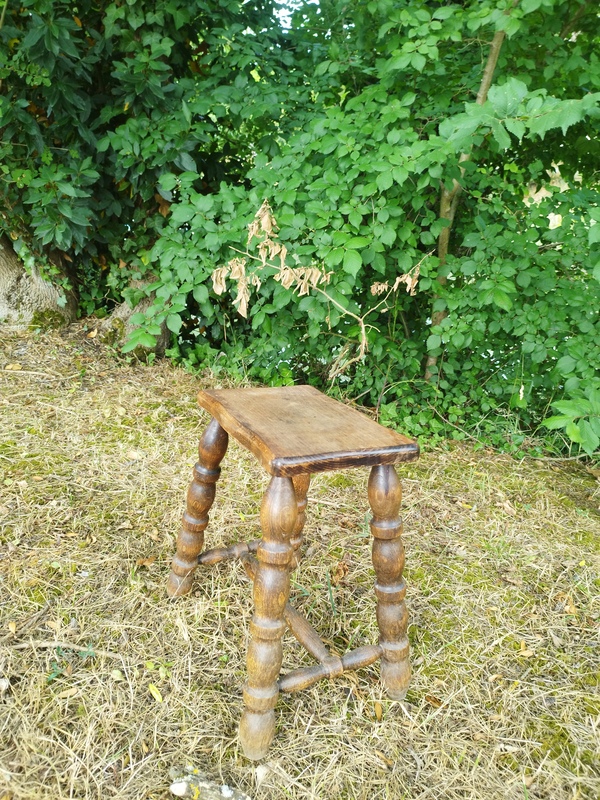 Tabouret en bois tourné