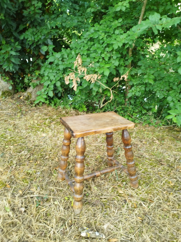 Tabouret en bois tourné